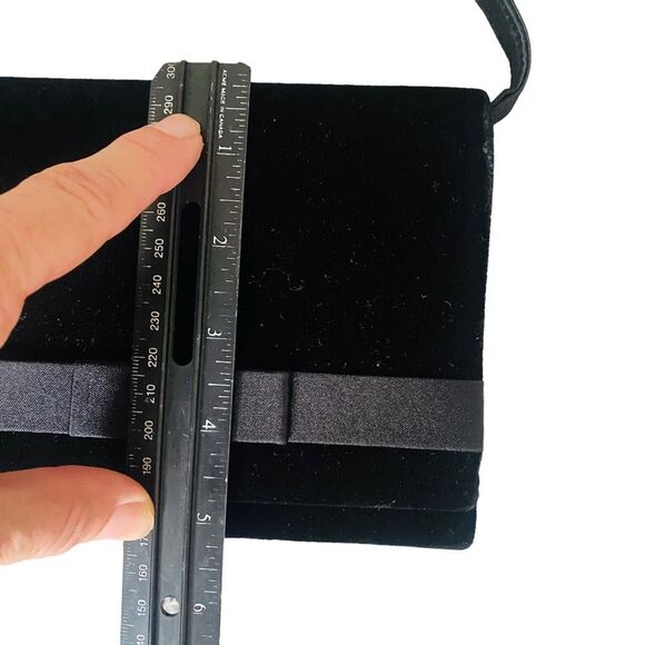 Black Velvet Clutch Shoulder Bag Evening Purse with Strap NWOT Bow, S23 - Picture 7 of 8